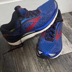 Brooks Blue Running Shoe with Lime Yellow Insole and Red Accents